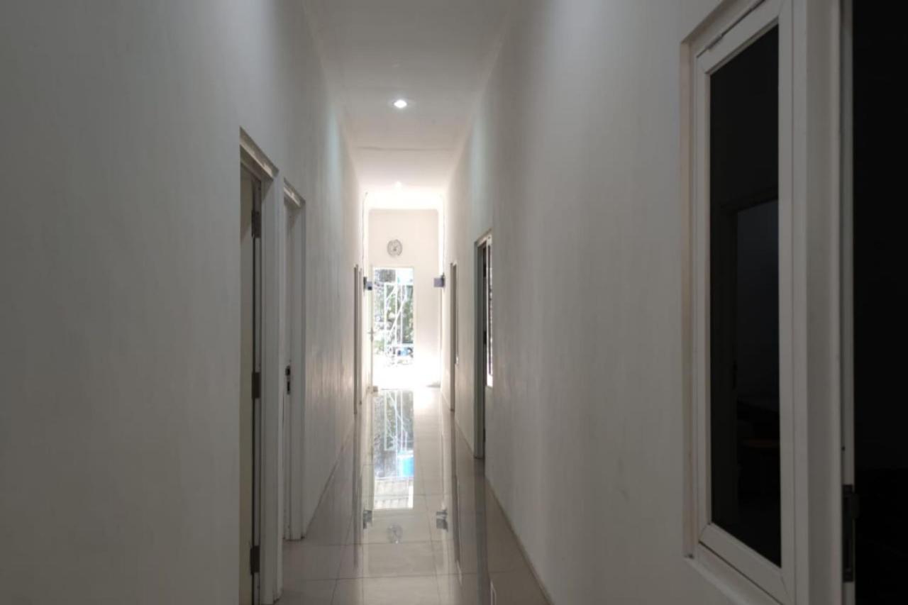 Oyo 90440 Zleepy Whiteland Hotel 2*